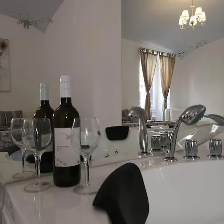 Domus Porta Pia Luxury Con Jacuzzi Apartmán