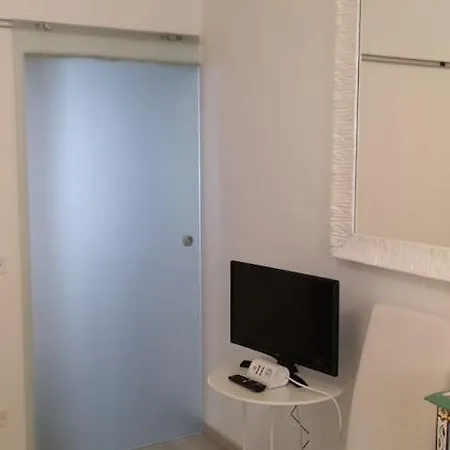 Domus Porta Pia Luxury Con Jacuzzi Apartmán