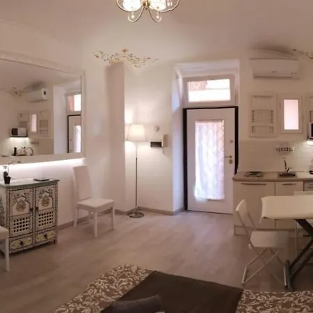 Domus Porta Pia Luxury Con Jacuzzi Apartmán